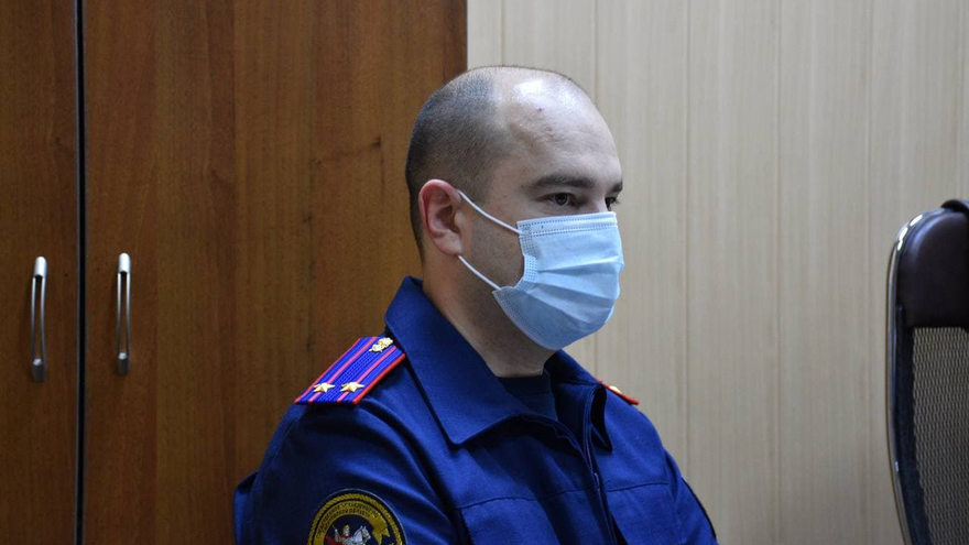Дело замначальника РЭО ГИБДД Сергея Леонова: полицейский отказывается говорить о взятке, его проверят на другие преступления