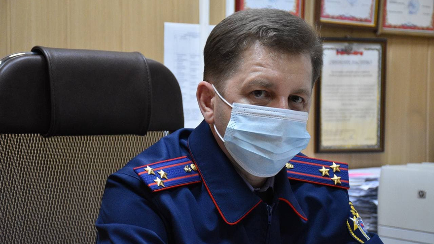 Дело замначальника РЭО ГИБДД Сергея Леонова: полицейский отказывается говорить о взятке, его проверят на другие преступления