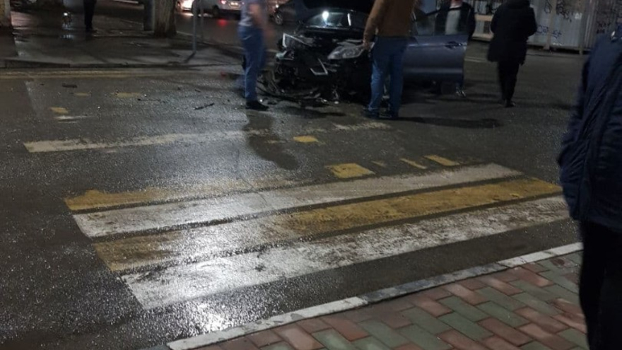 Очевидцы: около дома трезвости в Саратове разбились две легковушки 