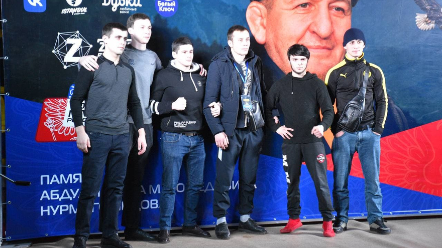 Агрессивный спорт для мужчин: в Саратове устроили турнир по MMA