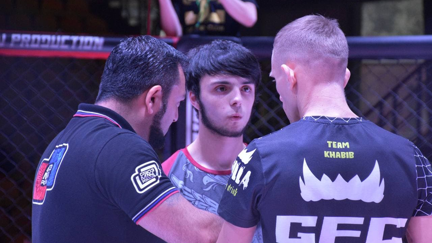 Агрессивный спорт для мужчин: в Саратове устроили турнир по MMA