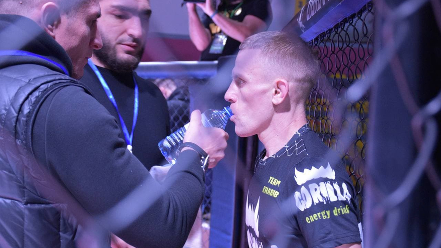 Агрессивный спорт для мужчин: в Саратове устроили турнир по MMA