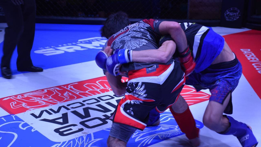 Агрессивный спорт для мужчин: в Саратове устроили турнир по MMA