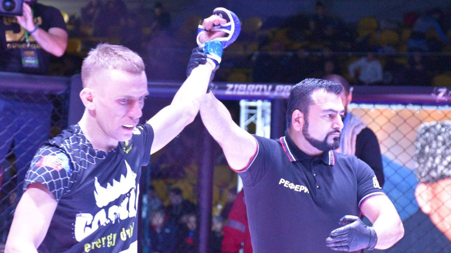Агрессивный спорт для мужчин: в Саратове устроили турнир по MMA