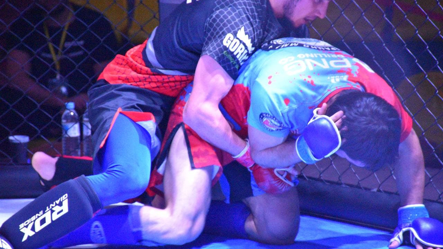 Агрессивный спорт для мужчин: в Саратове устроили турнир по MMA