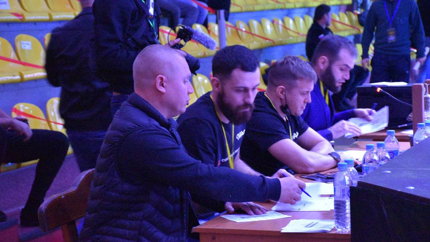 Агрессивный спорт для мужчин: в Саратове устроили турнир по MMA