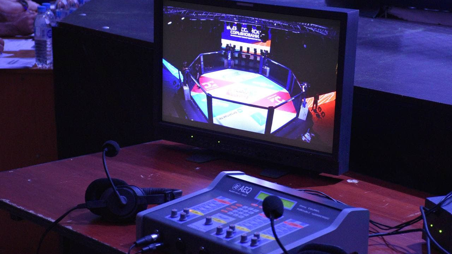 Агрессивный спорт для мужчин: в Саратове устроили турнир по MMA