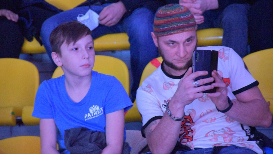 Агрессивный спорт для мужчин: в Саратове устроили турнир по MMA