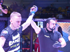 Агрессивный спорт для мужчин: в Саратове устроили турнир по MMA