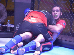 Агрессивный спорт для мужчин: в Саратове устроили турнир по MMA