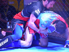 Агрессивный спорт для мужчин: в Саратове устроили турнир по MMA