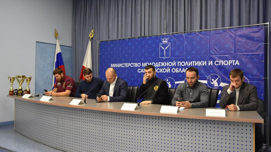 Уехал на свадьбу: на саратовском турнире по MMA ждали блогера-карлика Хасбика