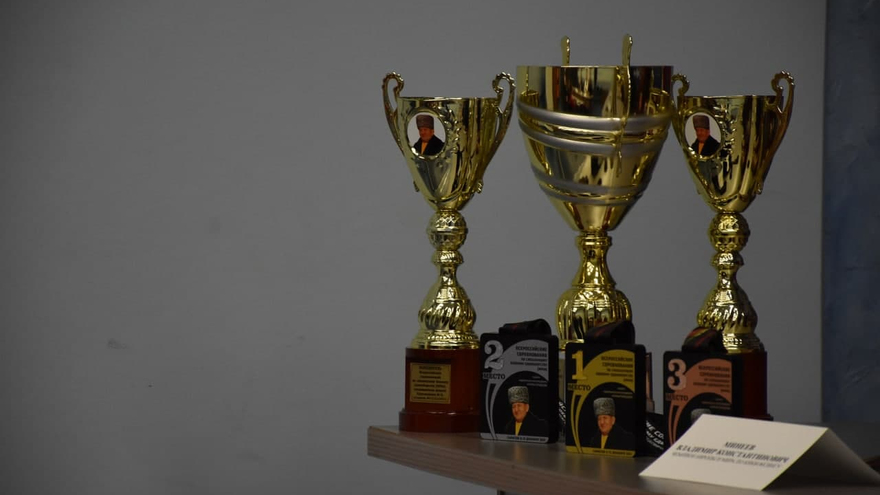 Уехал на свадьбу: на саратовском турнире по MMA ждали блогера-карлика Хасбика