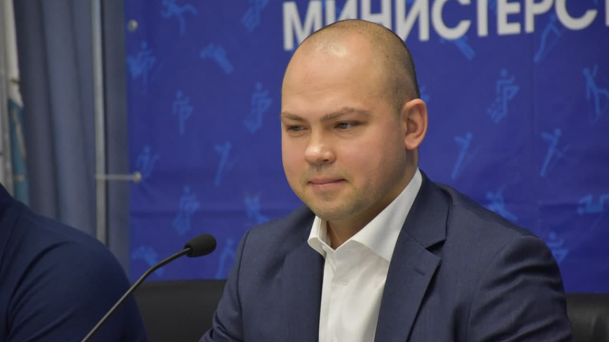 Уехал на свадьбу: на саратовском турнире по MMA ждали блогера-карлика Хасбика