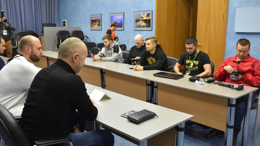 Уехал на свадьбу: на саратовском турнире по MMA ждали блогера-карлика Хасбика
