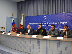 Уехал на свадьбу: на саратовском турнире по MMA ждали блогера-карлика Хасбика