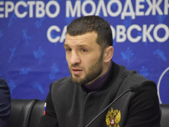 Уехал на свадьбу: на саратовском турнире по MMA ждали блогера-карлика Хасбика