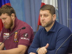 Уехал на свадьбу: на саратовском турнире по MMA ждали блогера-карлика Хасбика