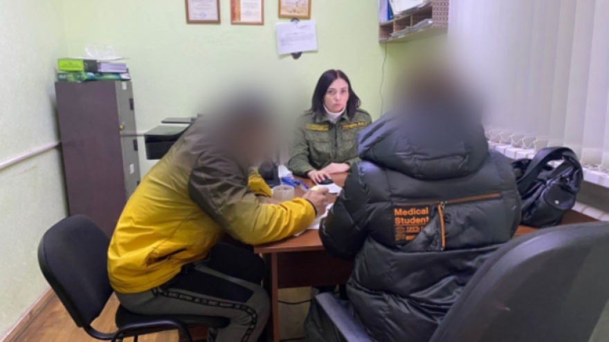 Труп с переломанными ребрами в заброшенном доме: задержаны три молодых человека