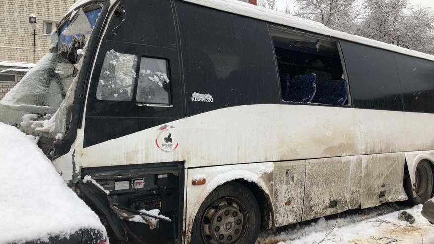 ДТП с автобусом в Саратове: разбиты 7 машин, число пострадавших выросло до 8