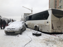 ДТП с автобусом в Саратове: разбиты 7 машин, число пострадавших выросло до 8