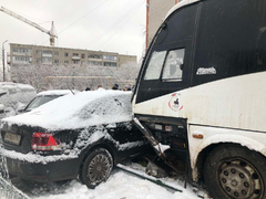 ДТП с автобусом в Саратове: разбиты 7 машин, число пострадавших выросло до 8