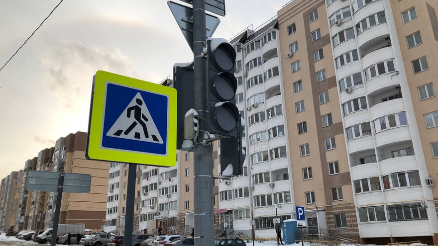В Саратове не работают светофоры на Бульваре Героев Отечества: местные жители переживают за детей, пенсионеров и матерей с колясками