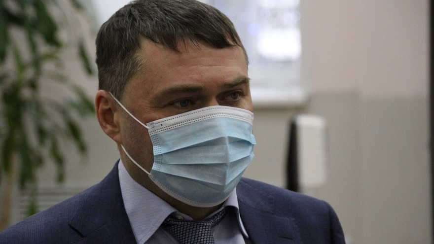 Саратовский губернатор угостился пирожками и пообещал помочь найти работу студентам