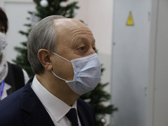 Саратовский губернатор угостился пирожками и пообещал помочь найти работу студентам