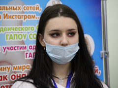 Саратовский губернатор угостился пирожками и пообещал помочь найти работу студентам