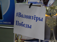 Саратовский губернатор угостился пирожками и пообещал помочь найти работу студентам