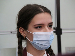 Саратовский губернатор угостился пирожками и пообещал помочь найти работу студентам