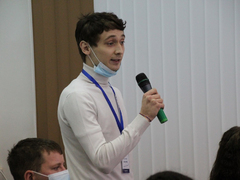 Саратовский губернатор угостился пирожками и пообещал помочь найти работу студентам