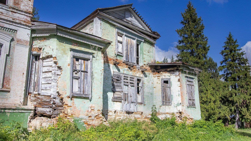 Нарушения при реставрации усадьбы Нарышкиных в Падах: на стройку отправят проверяющего