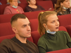 В саратовской консерватории прошел карнавал: музыкантов в смирительных рубашках забрали в психушку