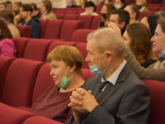 В саратовской консерватории прошел карнавал: музыкантов в смирительных рубашках забрали в психушку