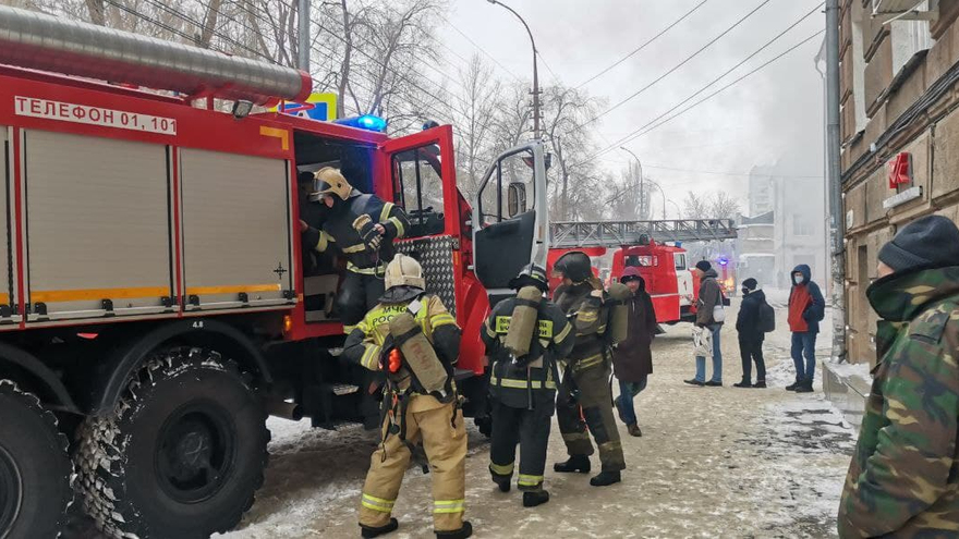 В центре Саратова горит школа