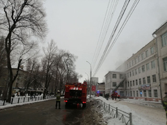 В центре Саратова горит школа