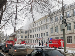 В центре Саратова горит школа