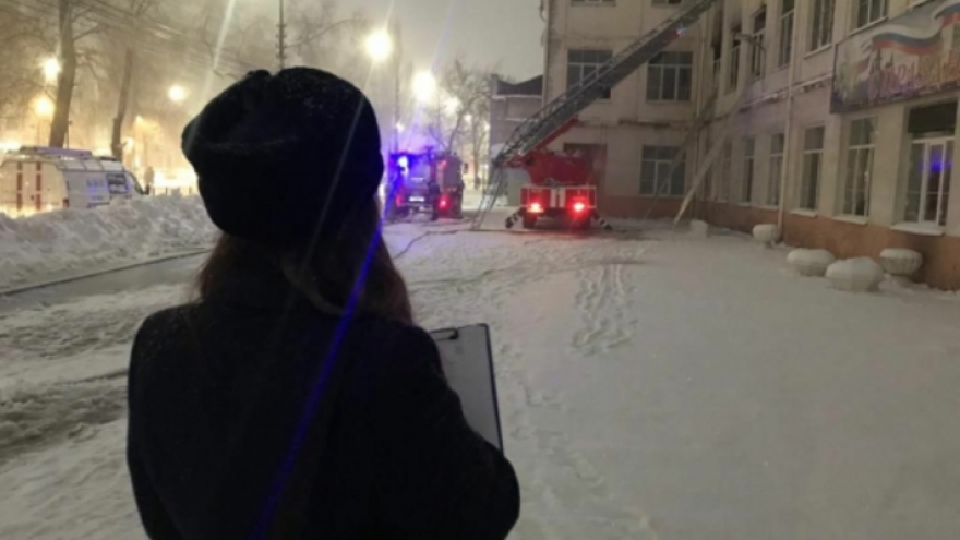 Следователи назвали предварительную причину пожара в саратовской школе № 18
