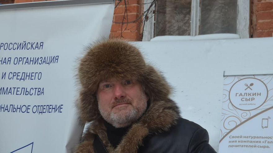 В центре Саратова прохожих угощали малиновой водкой, икрой и чипсами из кокоса