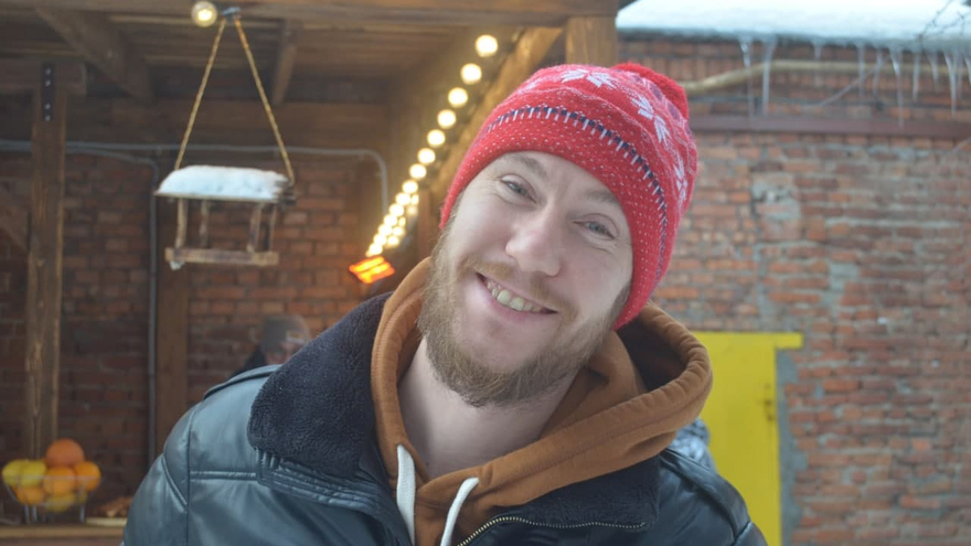 В центре Саратова прохожих угощали малиновой водкой, икрой и чипсами из кокоса