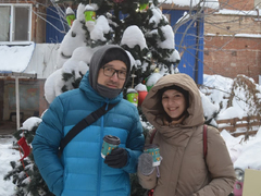 В центре Саратова прохожих угощали малиновой водкой, икрой и чипсами из кокоса