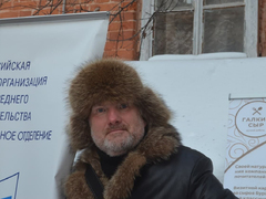 В центре Саратова прохожих угощали малиновой водкой, икрой и чипсами из кокоса
