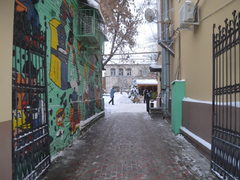 В центре Саратова прохожих угощали малиновой водкой, икрой и чипсами из кокоса