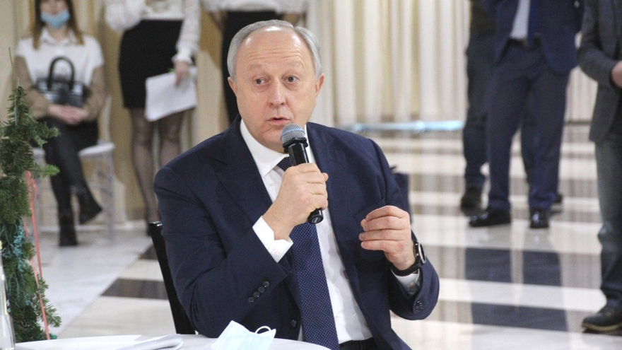 Валерий Радаев призвал не сеять тревогу из-за прихода омикрона и остался в топ-20 федерального рейтинга