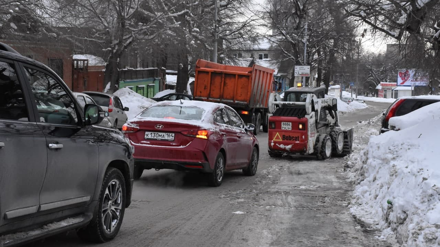 В радаевскую приемную звонил – результата ноль. Забили: в Саратове уборщик снега пожаловался на коммунальный коллапс