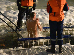 Крещение Господне: саратовцы искупались в ледяной воде (фоторепортаж)