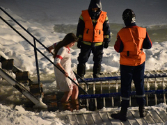 Крещение Господне: саратовцы искупались в ледяной воде (фоторепортаж)