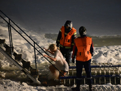 Крещение Господне: саратовцы искупались в ледяной воде (фоторепортаж)